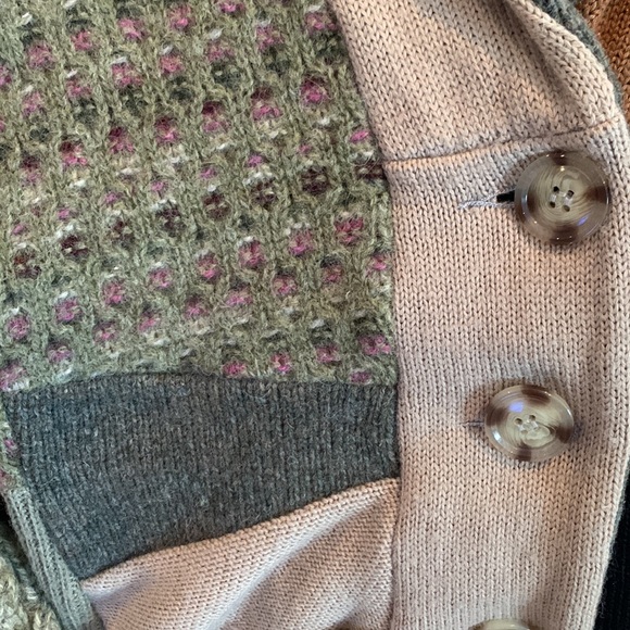 Made in Canada 🇨🇦 Cardi by Preloved - Picture 3 of 7